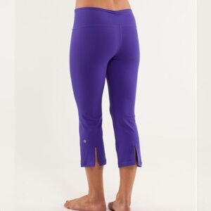 Lululemon Gather & Crow Crop Bruised Berry / High Noon Dot Lilac / Black 6